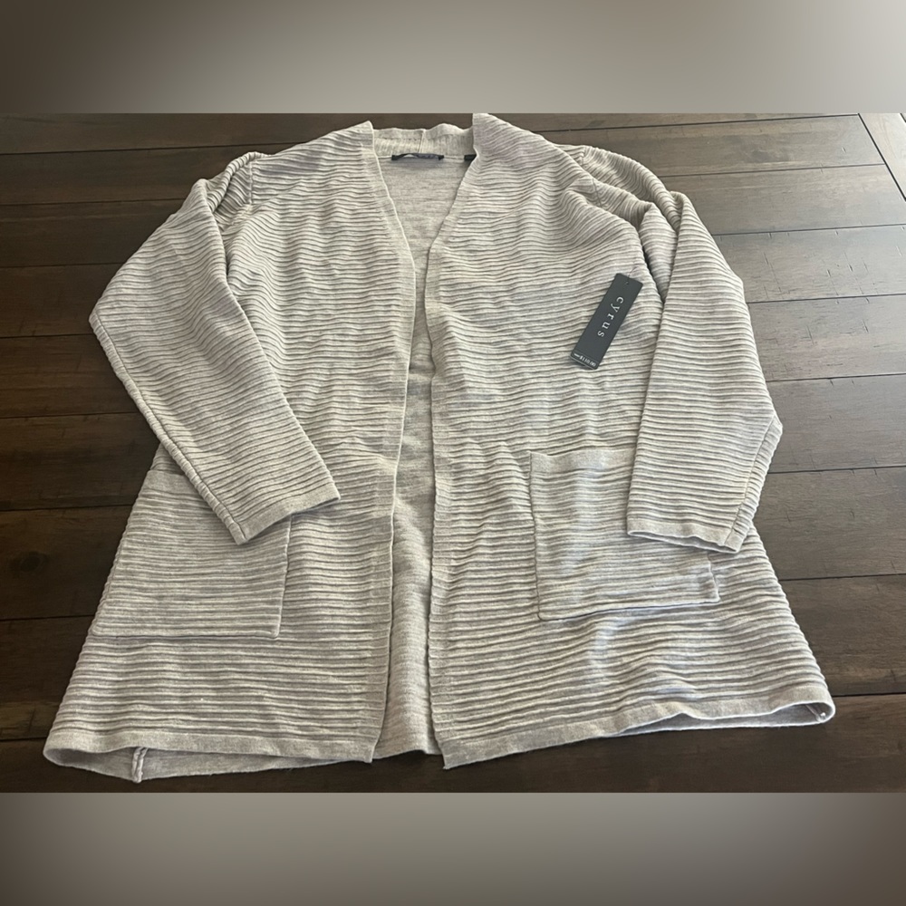 NWT. Cyrus cardigan M